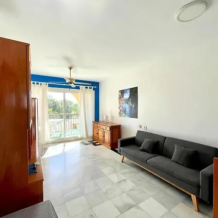 Beautiful In With Shared Pool Apartment